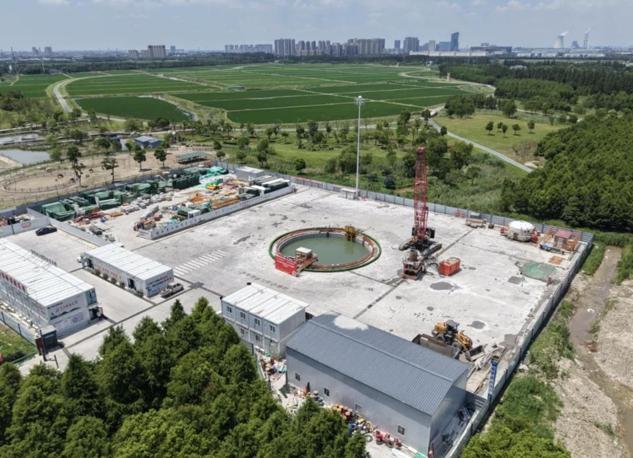 大国重器，又破纪录了！

7月30日，我国自主研制的世界最大直径高铁盾构机“领航