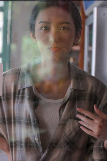 #周也角色适配度# 满格，周也的程霜如此治愈，怼脸镜头下更是美的无与伦比，神一般