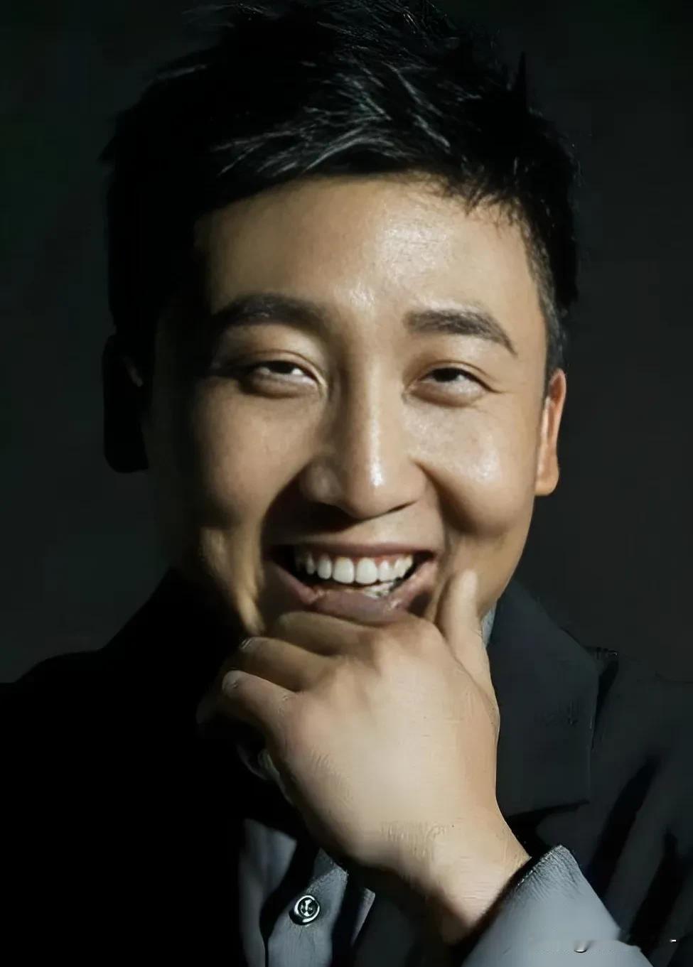 电视剧《生万物》，

差点漏掉一个演戏贼出彩的演员，

那就是剧中饰演马子窝二当