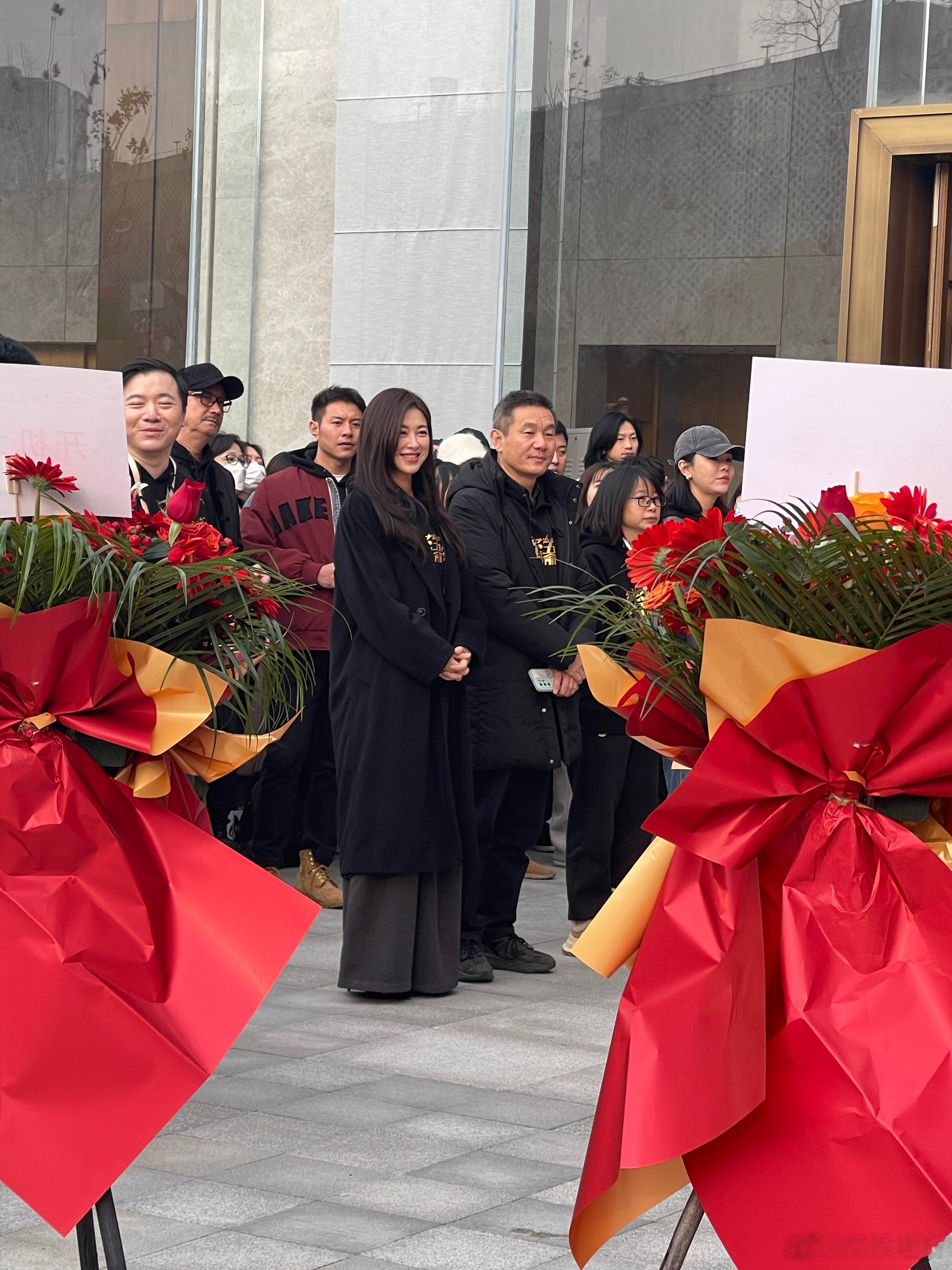 朱珠终于拿到大女主剧本  朱珠在《蜜语纪》里的路透造型太可了！许蜜语的一头利落直