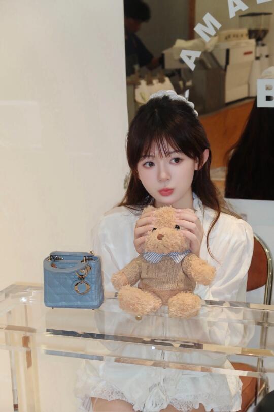带着泰迪熊去上班！🐻