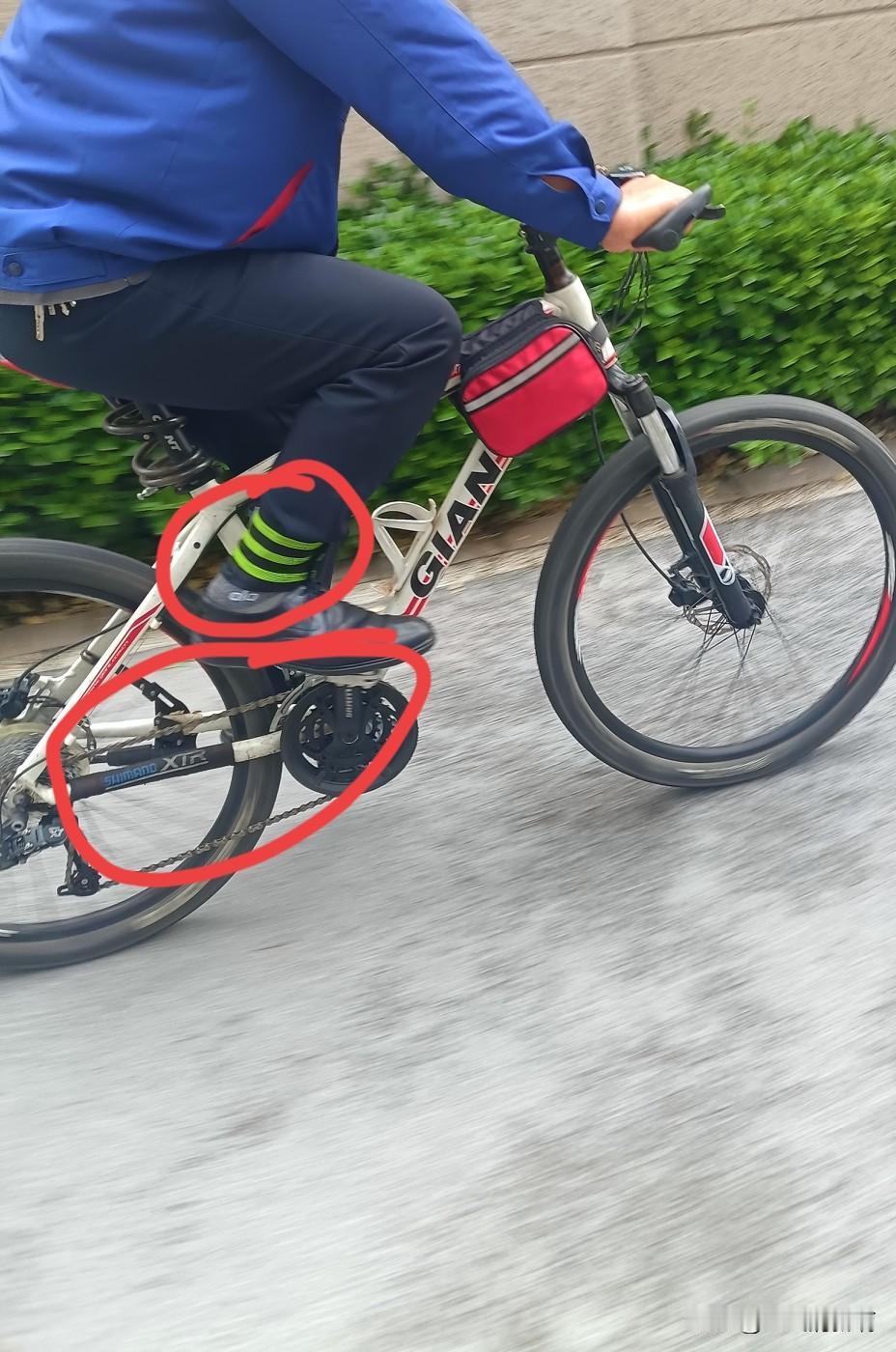 这山地车为什么不能整个链盒，骑行裤角光蹭链条，有时给绞到里边，得用绑带把裤角绑一