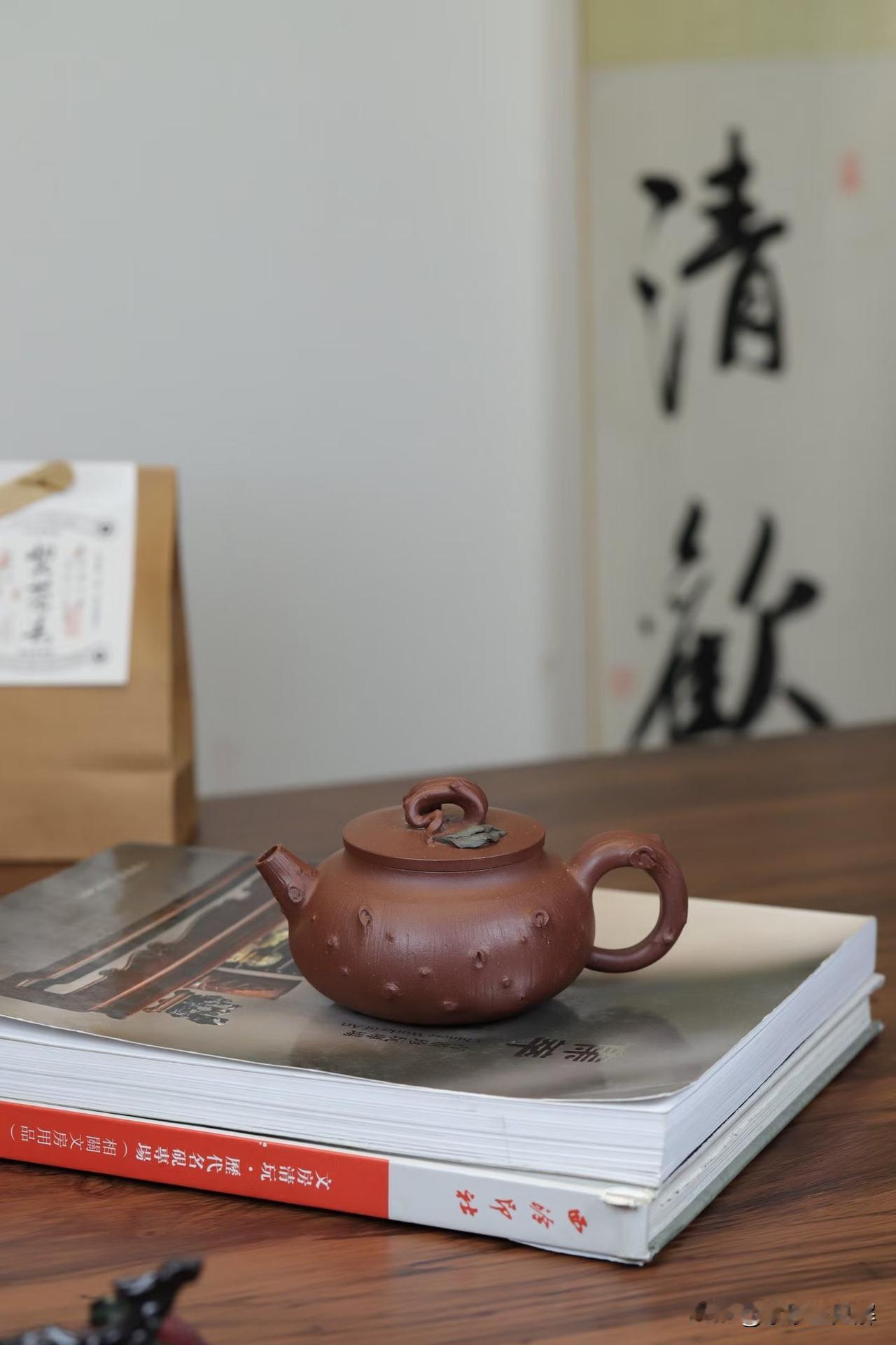 买几千块的紫砂壶，老板连个杯子都不送？别骂奸商，真相扎心了！
很多壶友跟我吐槽：