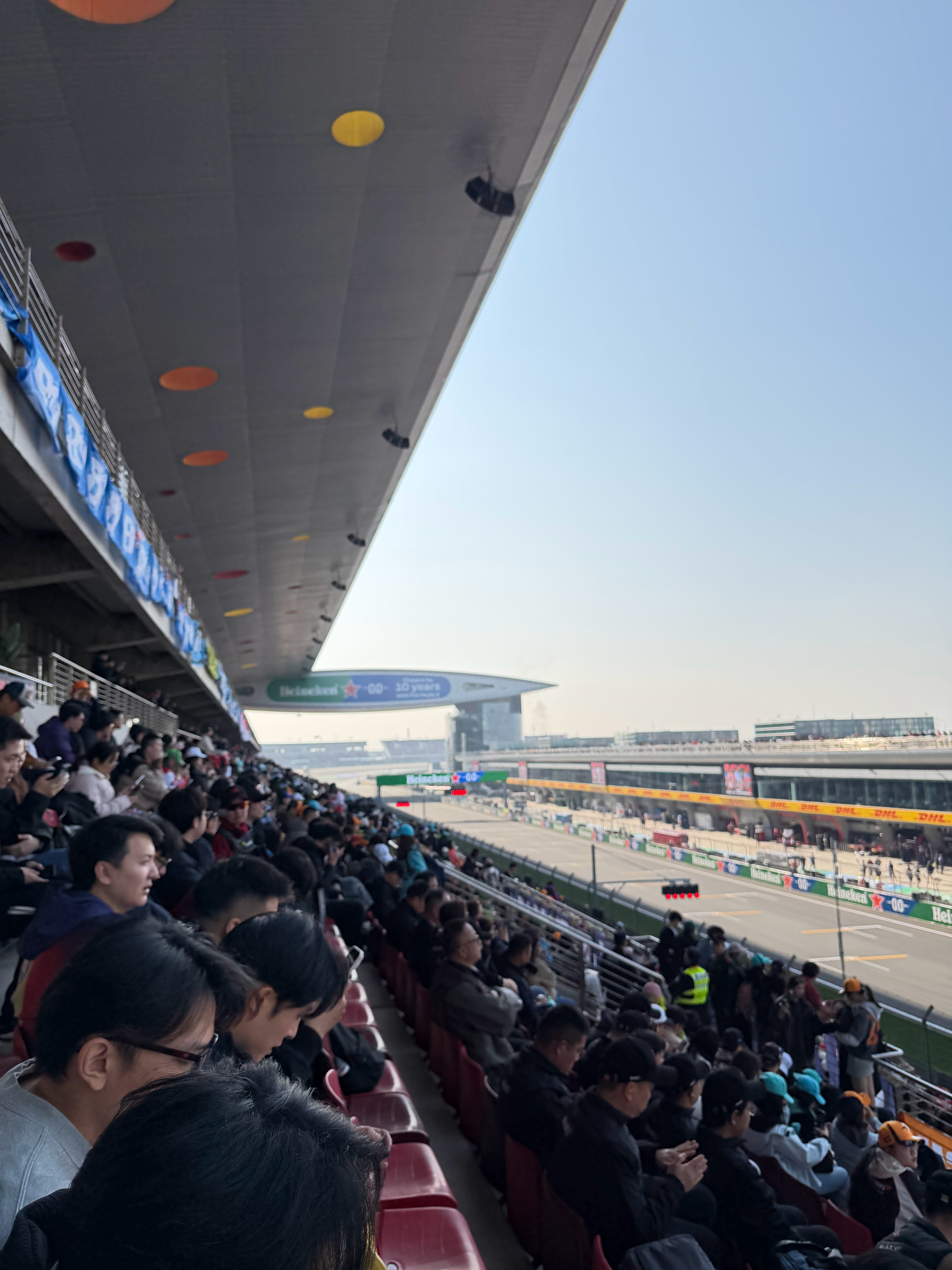 这是今年周五的上座率。是不是历年上海F1之最？ 