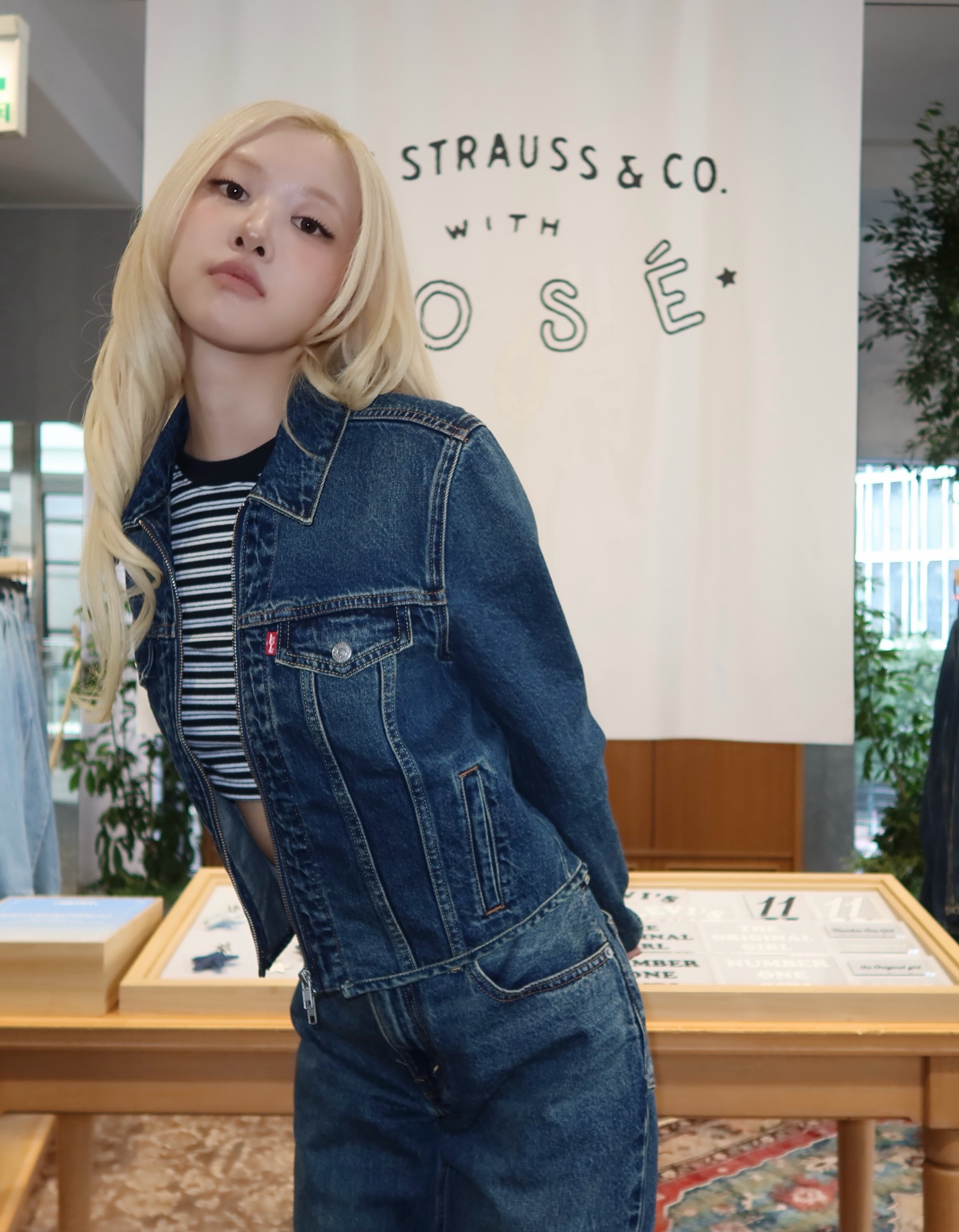 彩英 更新The Levi’s® × ROSÉ collection is he