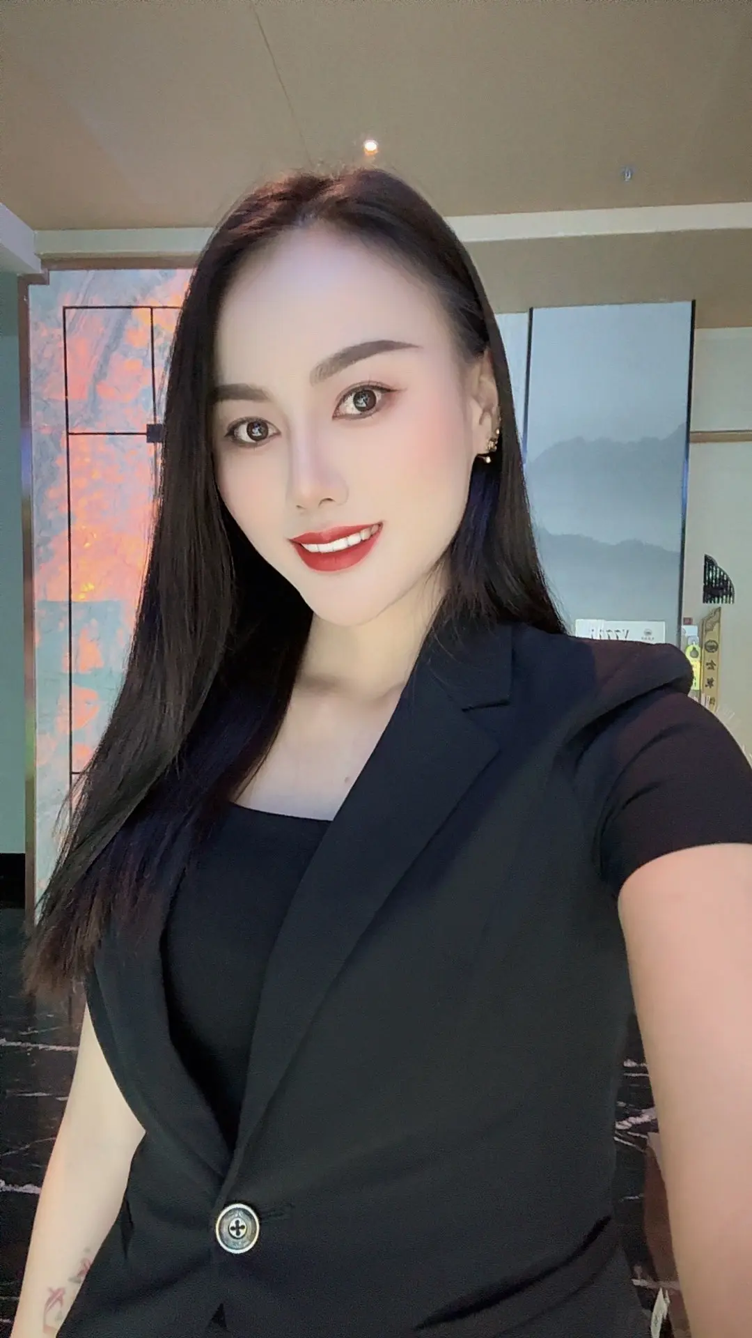 成年人最高级的自律：努力克制自己的反驳欲，学会赞美和闭嘴！