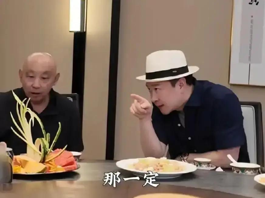 曹云金端起酒杯，79岁的王文林没等他开口，张嘴就给了他一段生意兴隆的祝辞。

这