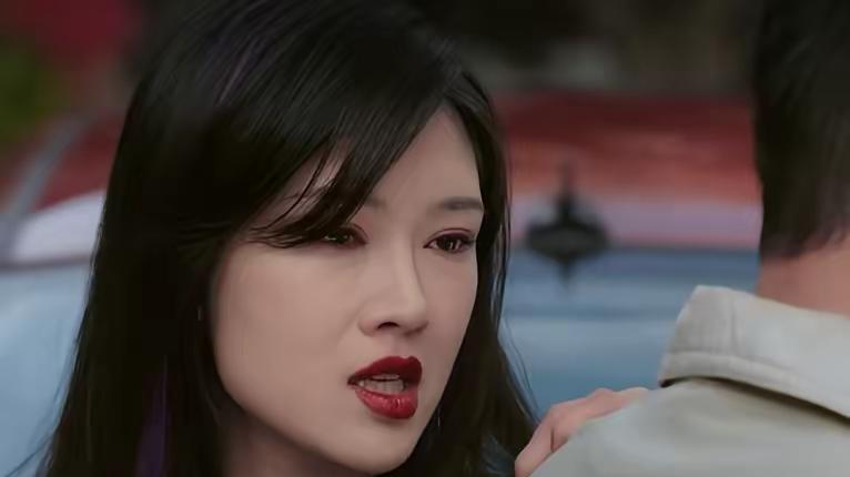 五年，深圳。
一个从泡面里吃出客户喜好，一个在街头把每个背影都认成前妻。
方婉之