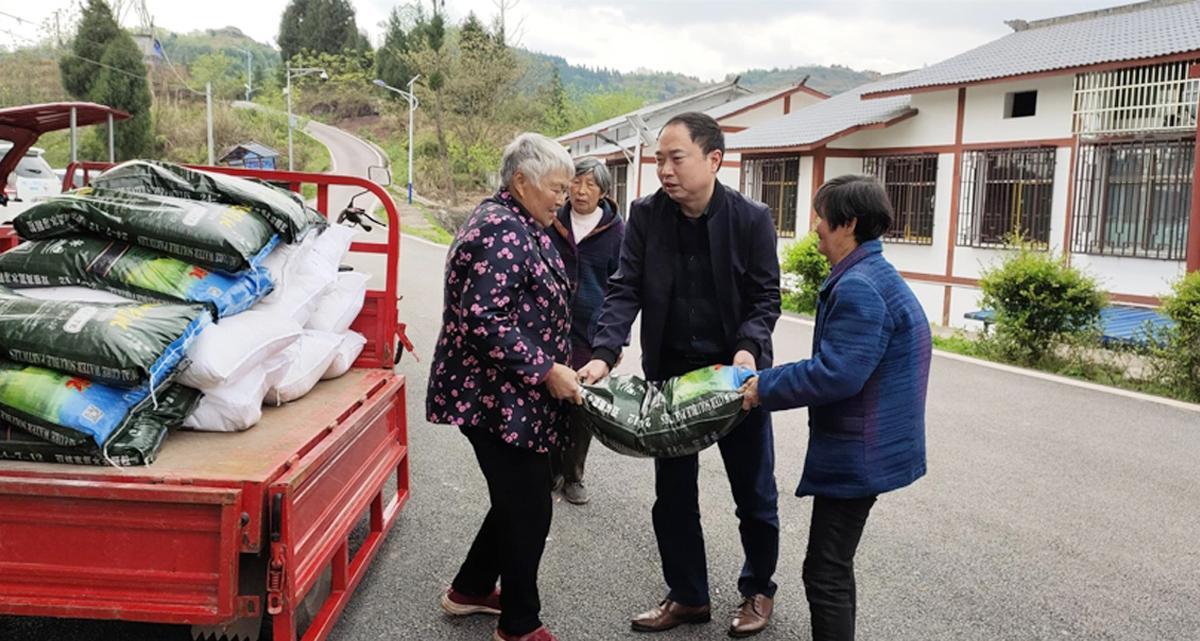 在四川广安市工作多年的王小兵曾经担任过二级巡视员，看到巡视员三个字，不由让人想起