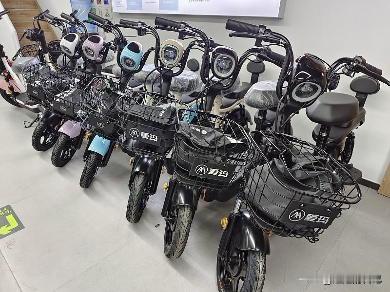我一直不接受电车，也许是老思想，也许是固有的观念吧，但是街上越来越多的电车，也在