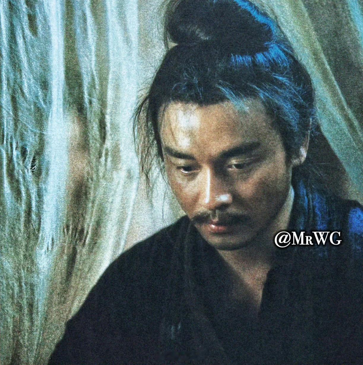 张国荣[超话]独家扫描 散碎的发丝，浓眉唇须，又古朴，又性感兴趣稀引力计划 ——