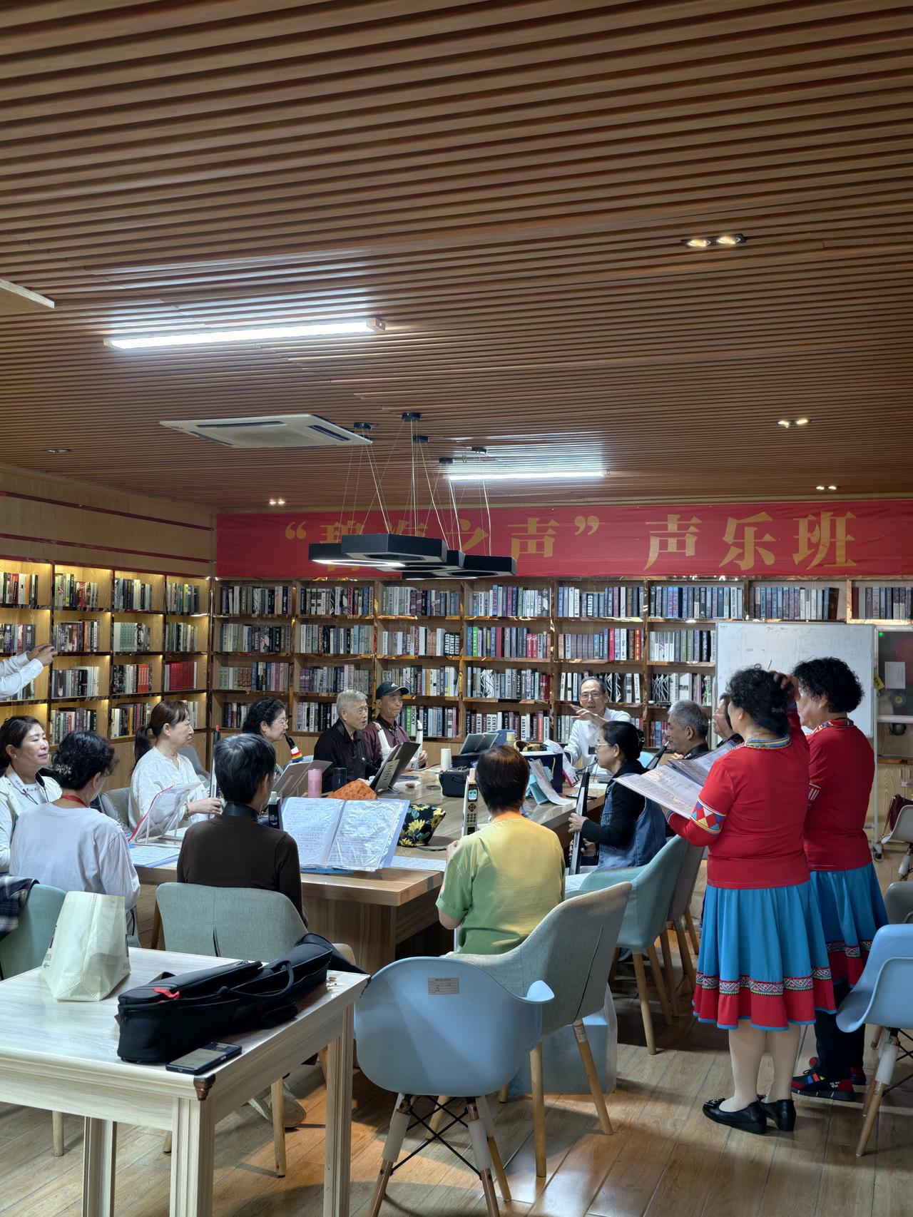 红色物业暖人心！碧海金珠这场活动，让“候鸟”老人找到了家的归属

      当