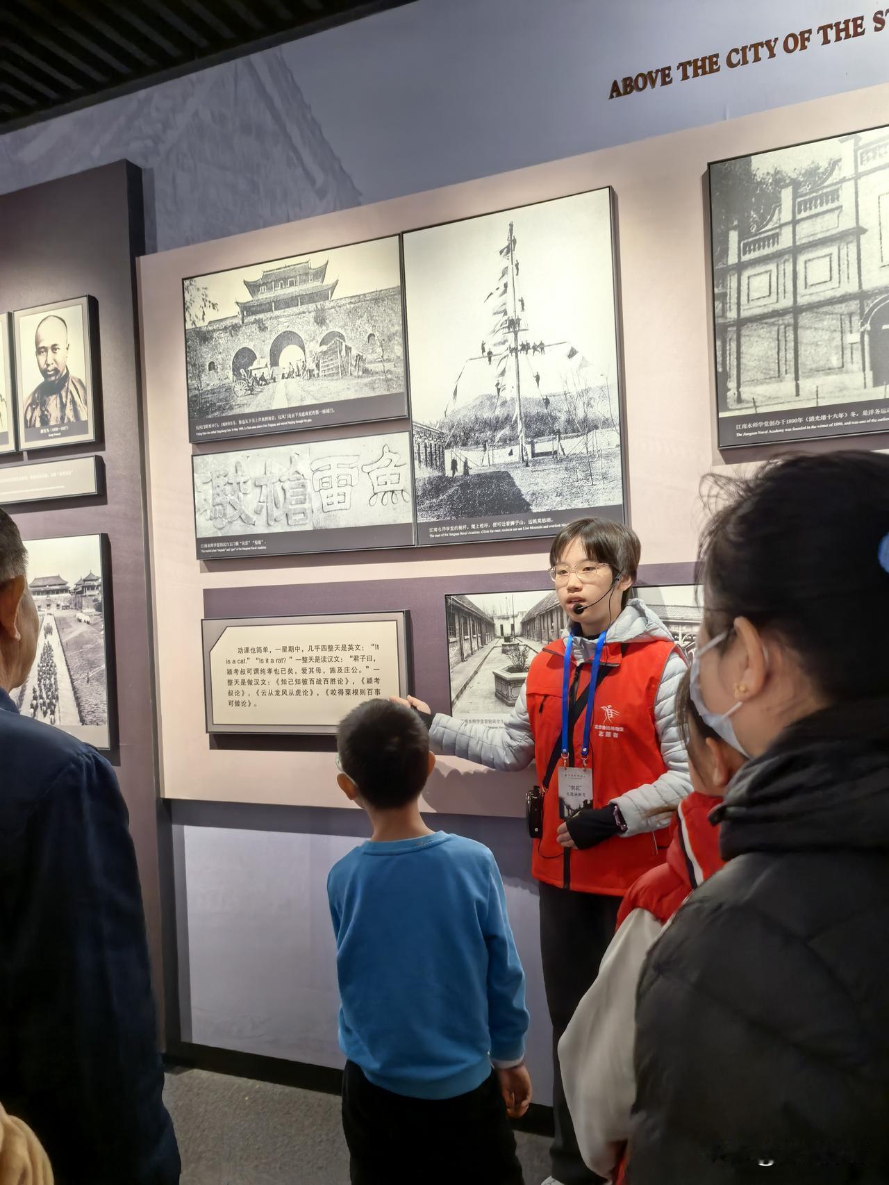 鲁迅博物馆里的小学生讲解员志愿者娓娓道来，从容不迫，令人印象深刻。