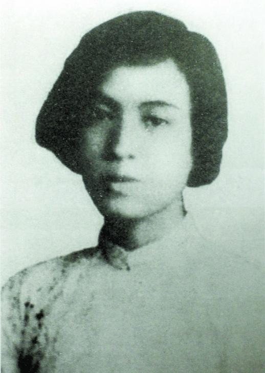 1924年的一天，毛泽东在上海偶遇刘少奇与何宝珍夫妇，他乐呵呵地笑着说：“你们俩