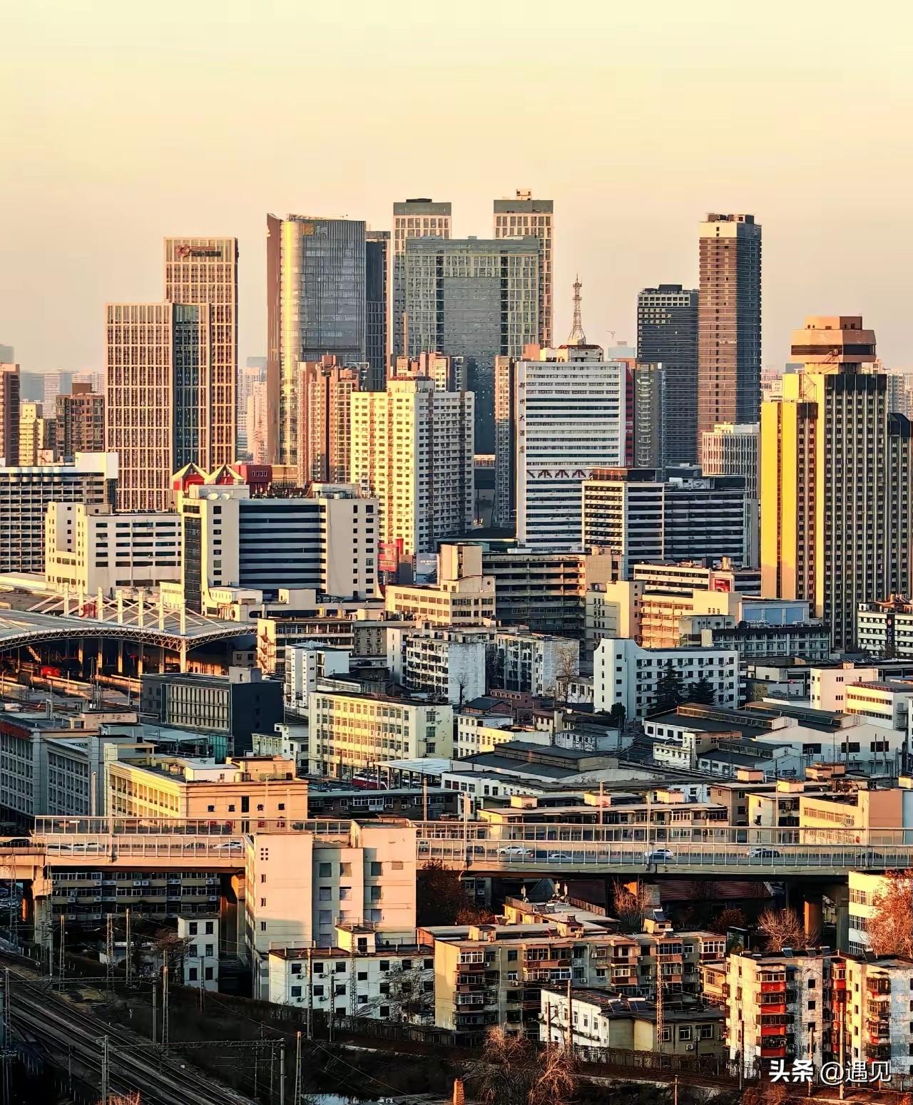 为什么我依然坚定的看好楼市？
有人说我们国家的房子已经很多了，楼市的未来只能是继