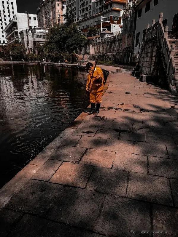 惊！你的深情，不过是“孤陋寡闻”！
       总为一人夜不能寐，为一事纠结难