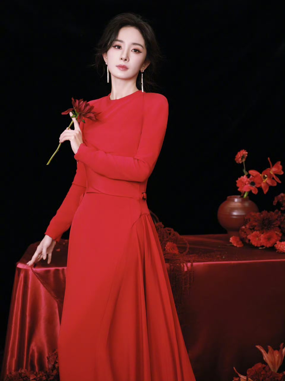 杨幂线下活动出图🈶 红气养人啊！姐状态slay 