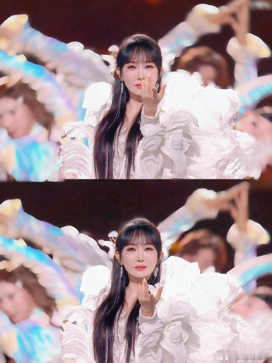 #萨顶顶嗓子里藏音响了吗# #萨顶顶脸上有蝴蝶# 《万物生》旋律一起，我仿佛置身
