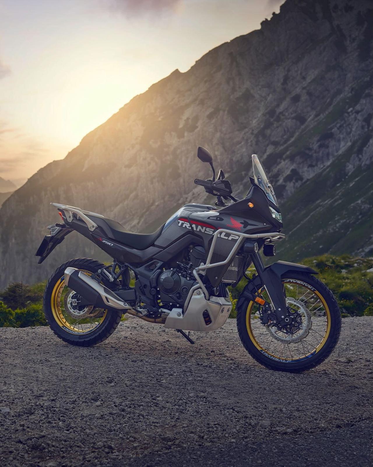 💯无论是沥青还是泥土, XL750 Transalp 都准备好陪你迎接每一个挑