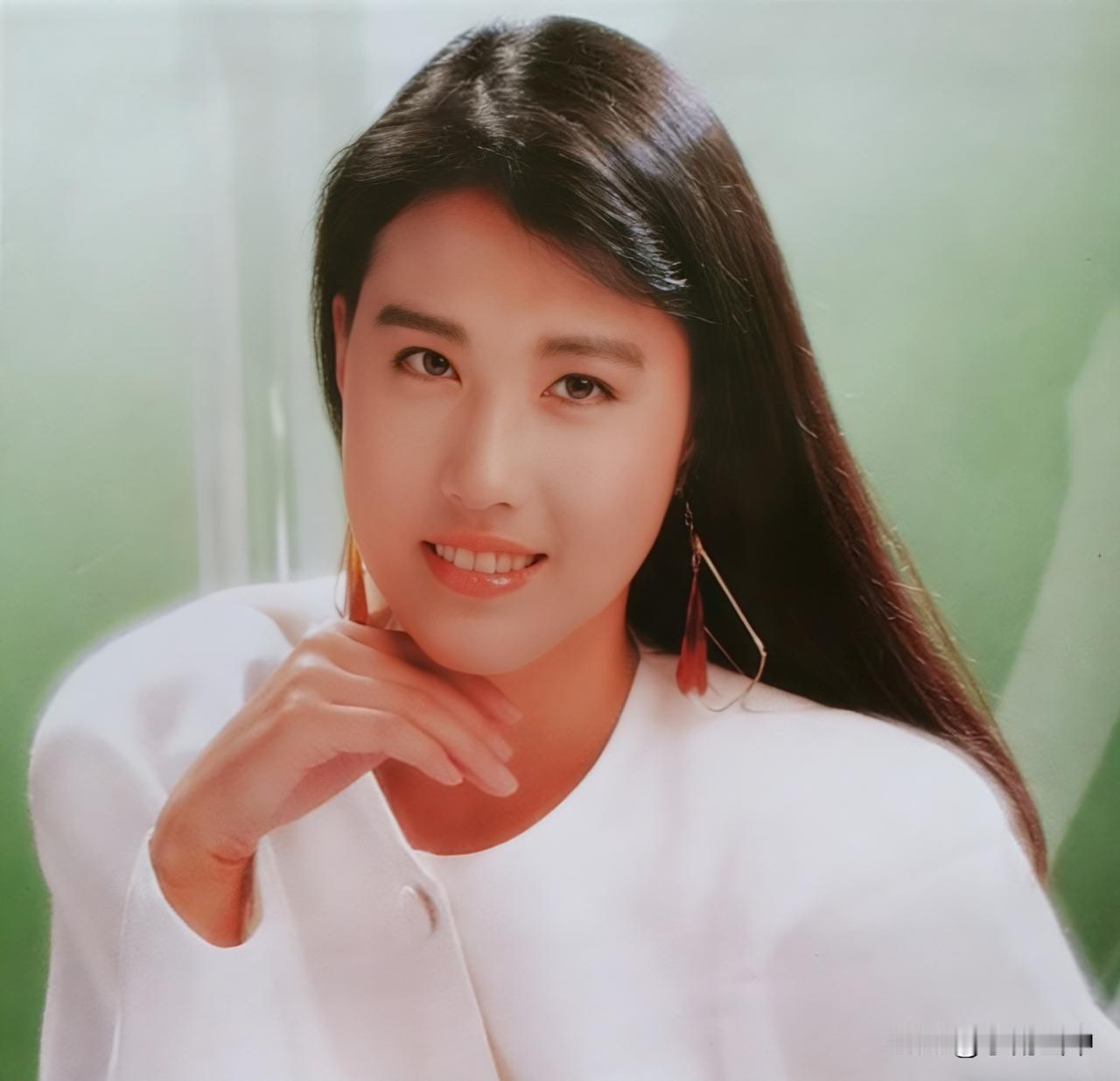 周海媚、叶倩文、郑裕玲
邓萃雯、龚慈恩、刘嘉玲