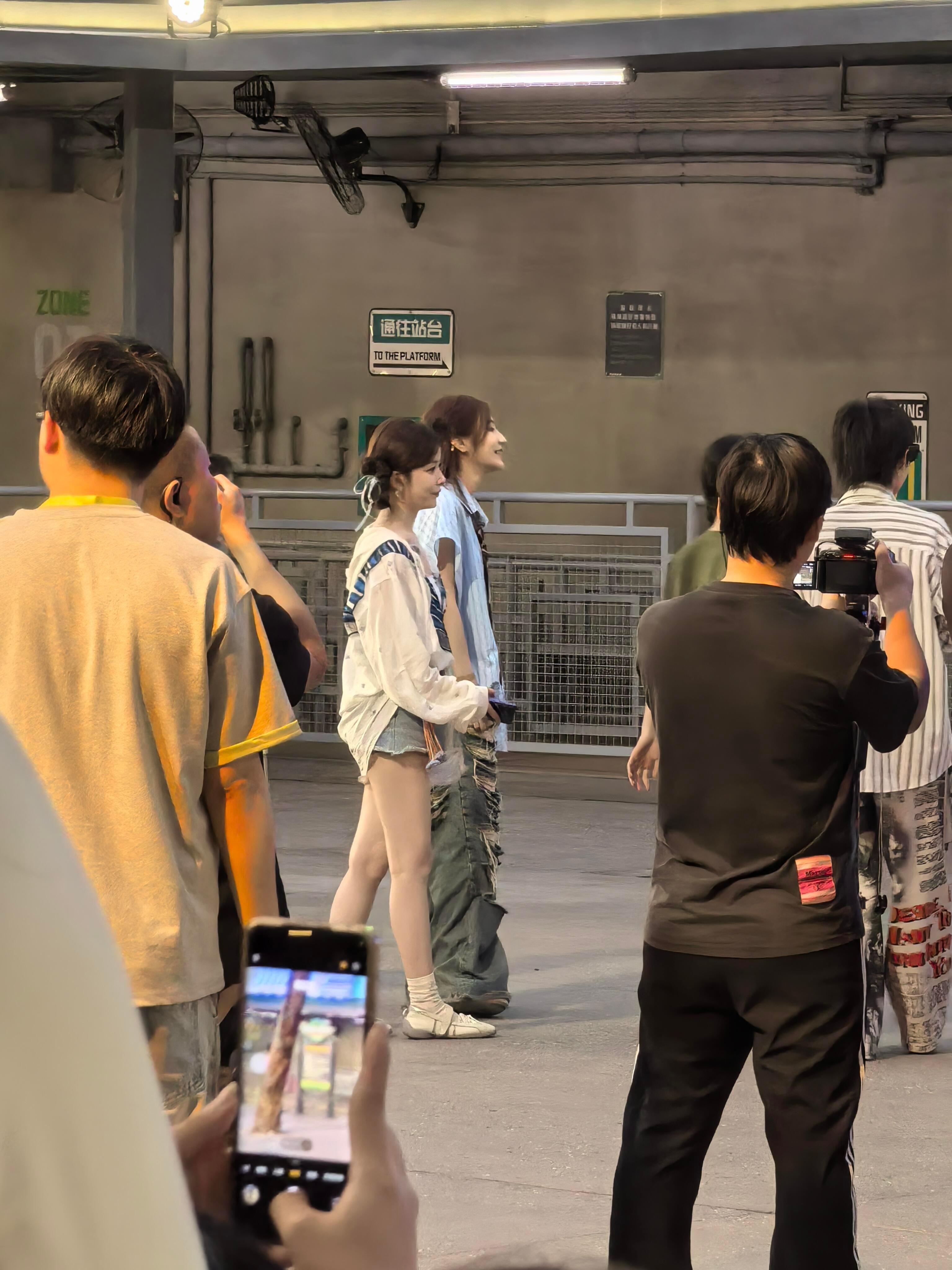 陈卓璇线下生图