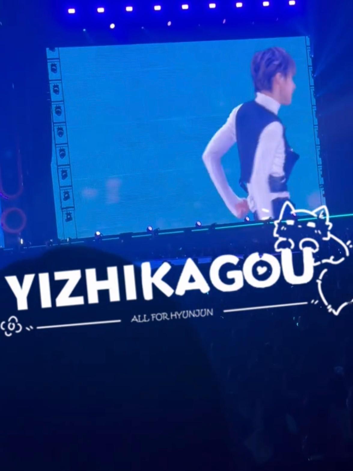 你们知道他穿紧身衣有多性感吗 