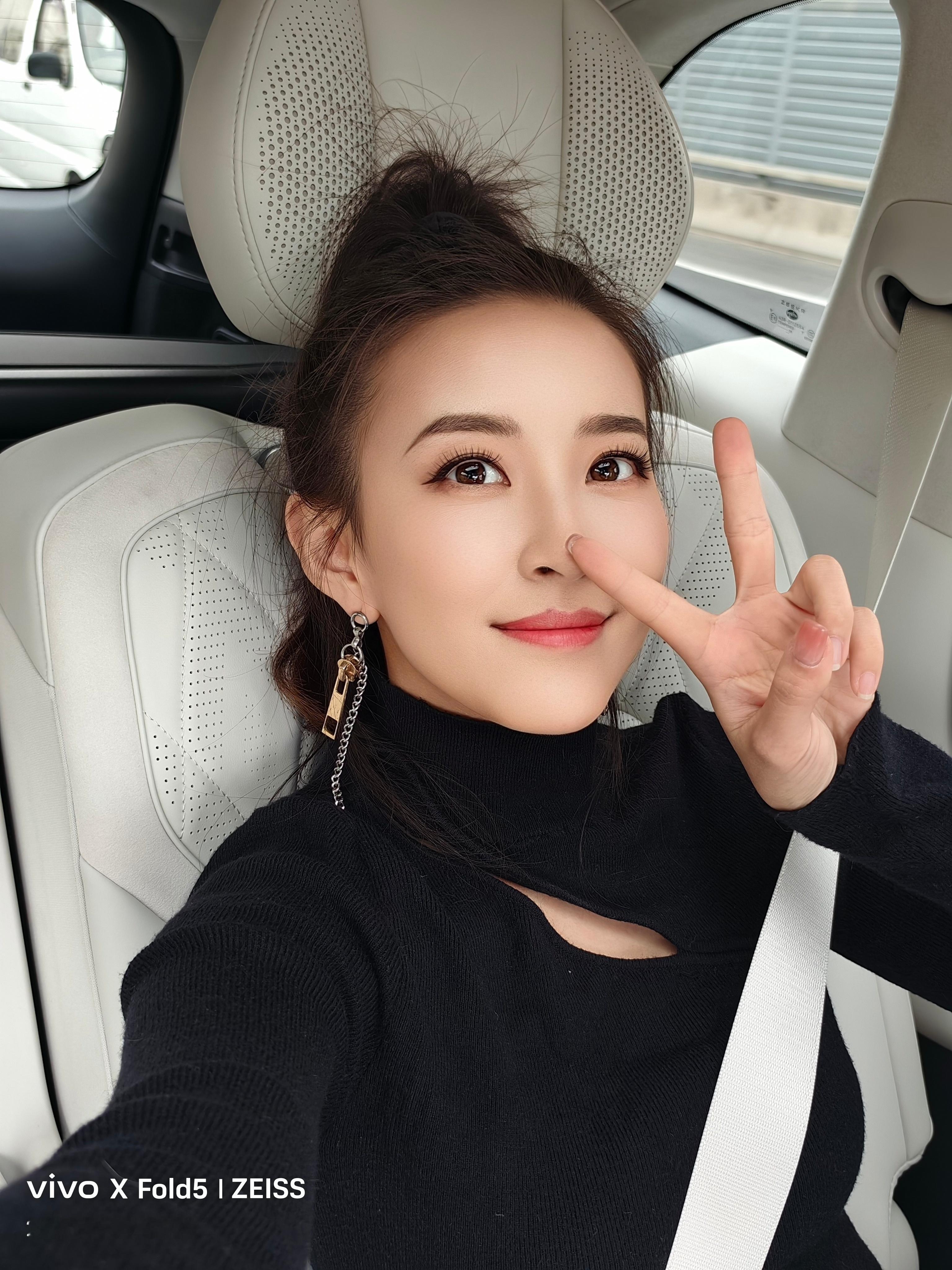 坏消息是家里又多了个不让我开的车好消息是这车后排可真舒服呀旭子的极氪8X