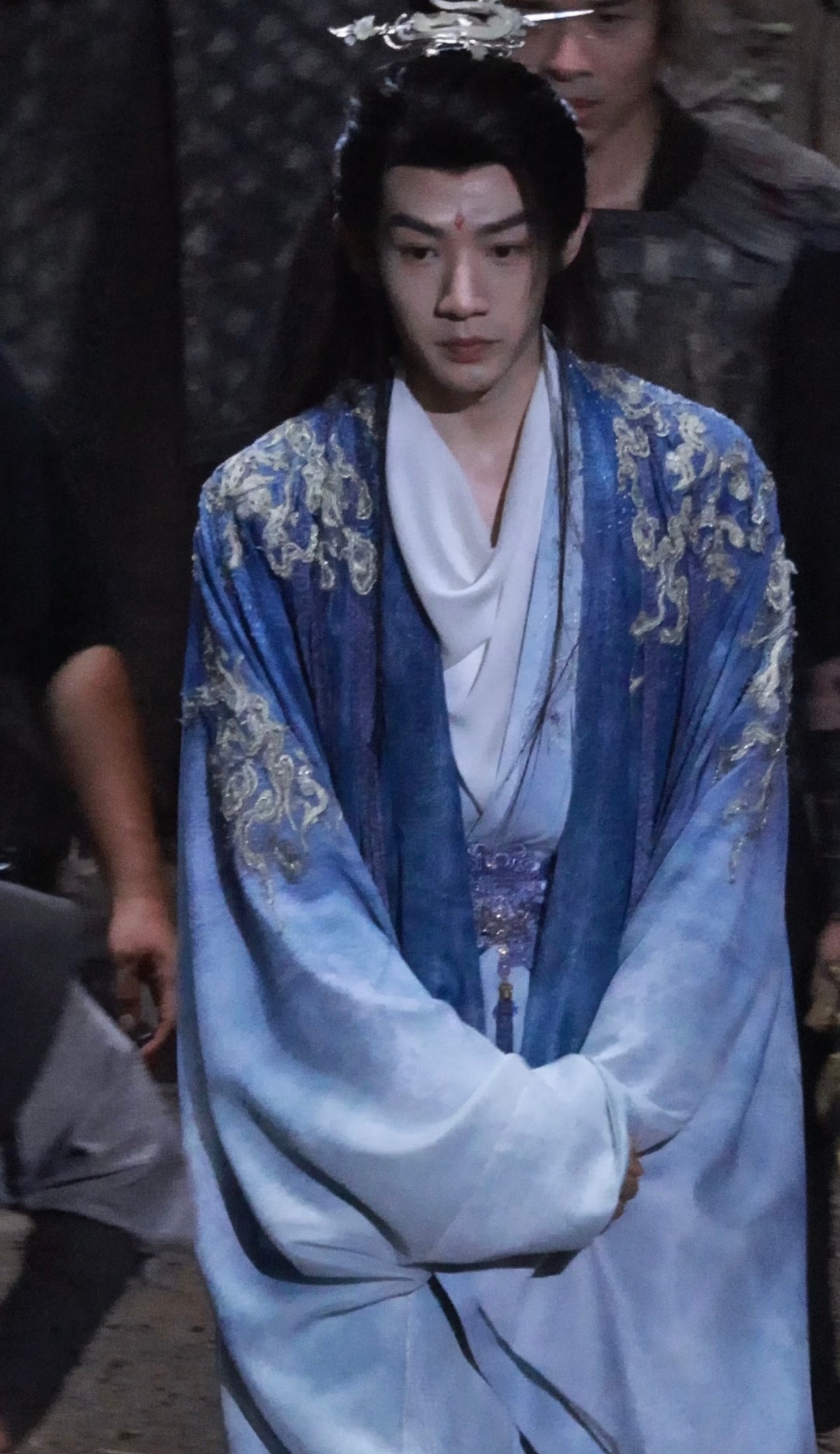 经事实证明再好看的妆造长得丑也撑不起来 