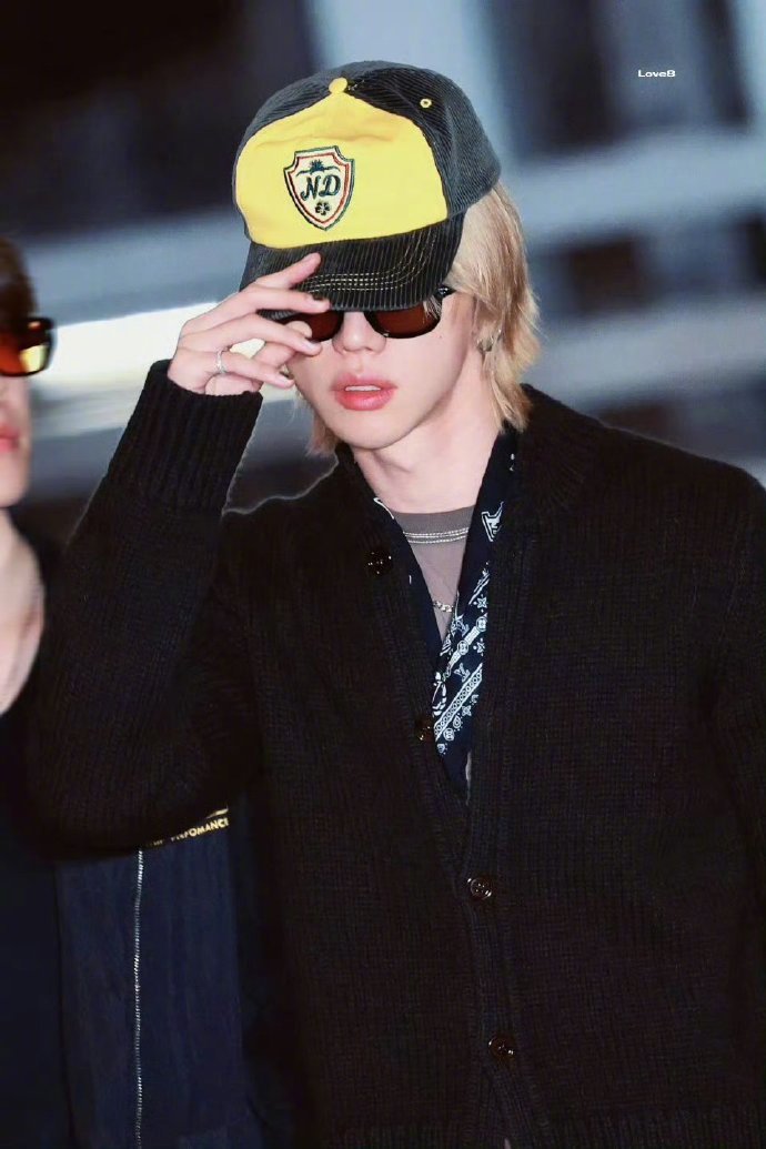 徐明浩WART艺术晚高峰 周五傍晚和徐明浩一起在线“看展”。听他聊艺术总能被治愈