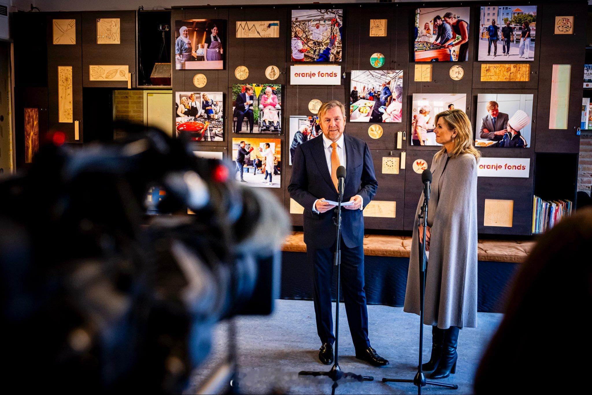 2.2 荷兰国王威廉-亚历山大和玛克西玛王后探访奥兰治基金会，这基金会为他们婚礼