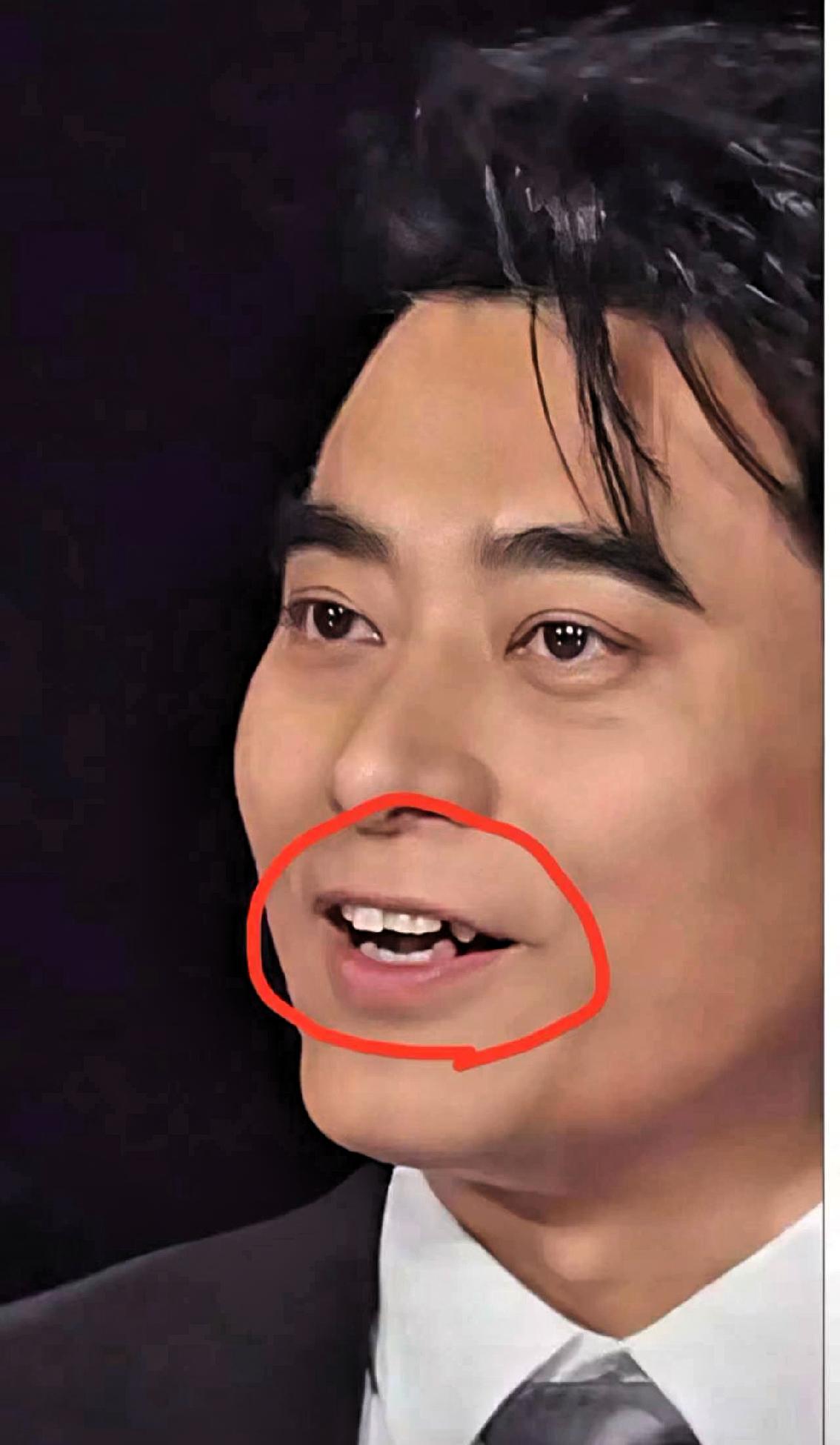 49岁的陈龙，给所有人提了个醒，
那就是你可以不帅气，也可以身材不好，但是一定要