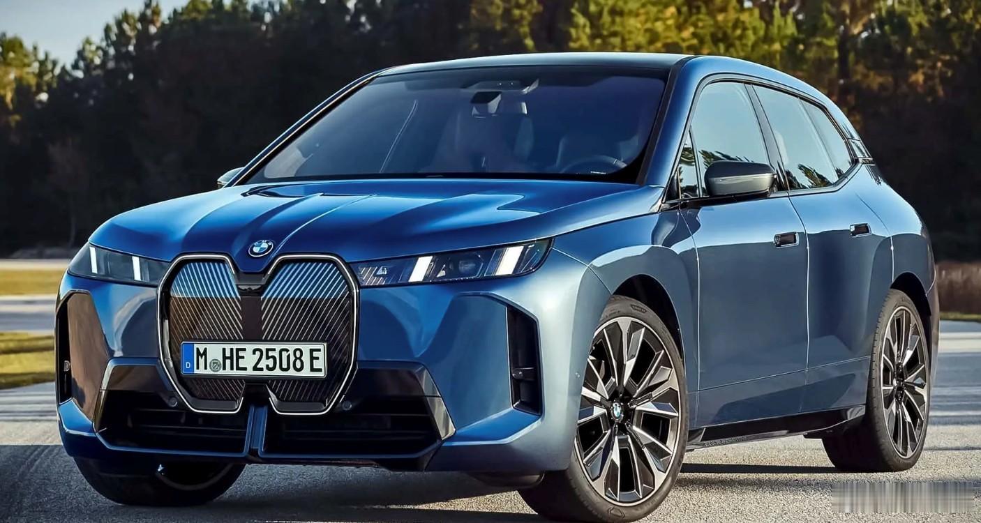 2025年8月，宝马iX xDrive50车型指导价84.69万元，裸车价直降3