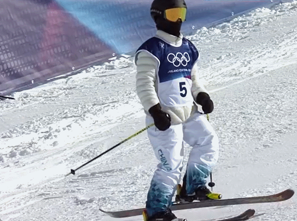 女子U型场地决赛张可欣第三滑83.25分大心脏！前两轮都摔倒的张可欣成功完成第三