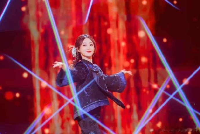 这跟和祝绪丹谈恋爱有什么区别 祝绪丹上下班笑眯眯挥手报备，这不就是女友日常嘛！甜