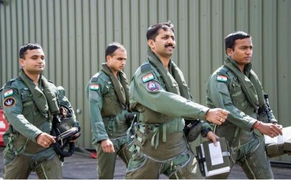 这回中国输了，中国心悦诚服甘拜下风！印度赢得一点也不冤，据印度媒体报道，印度完全