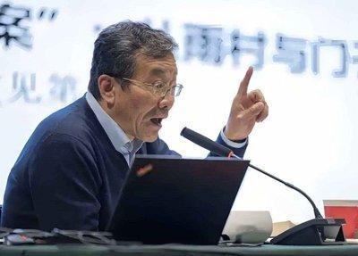 复旦大学教授王德峰说：中国人是世界上最怕死的民族之一，可是国人又有不怕死的。”当