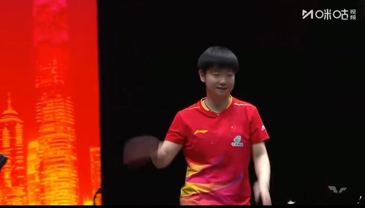 孙颖莎受伤退赛女单半决赛对阵蒯曼时，孙颖莎在第三局因左脚踝急性扭伤申请医疗暂停，