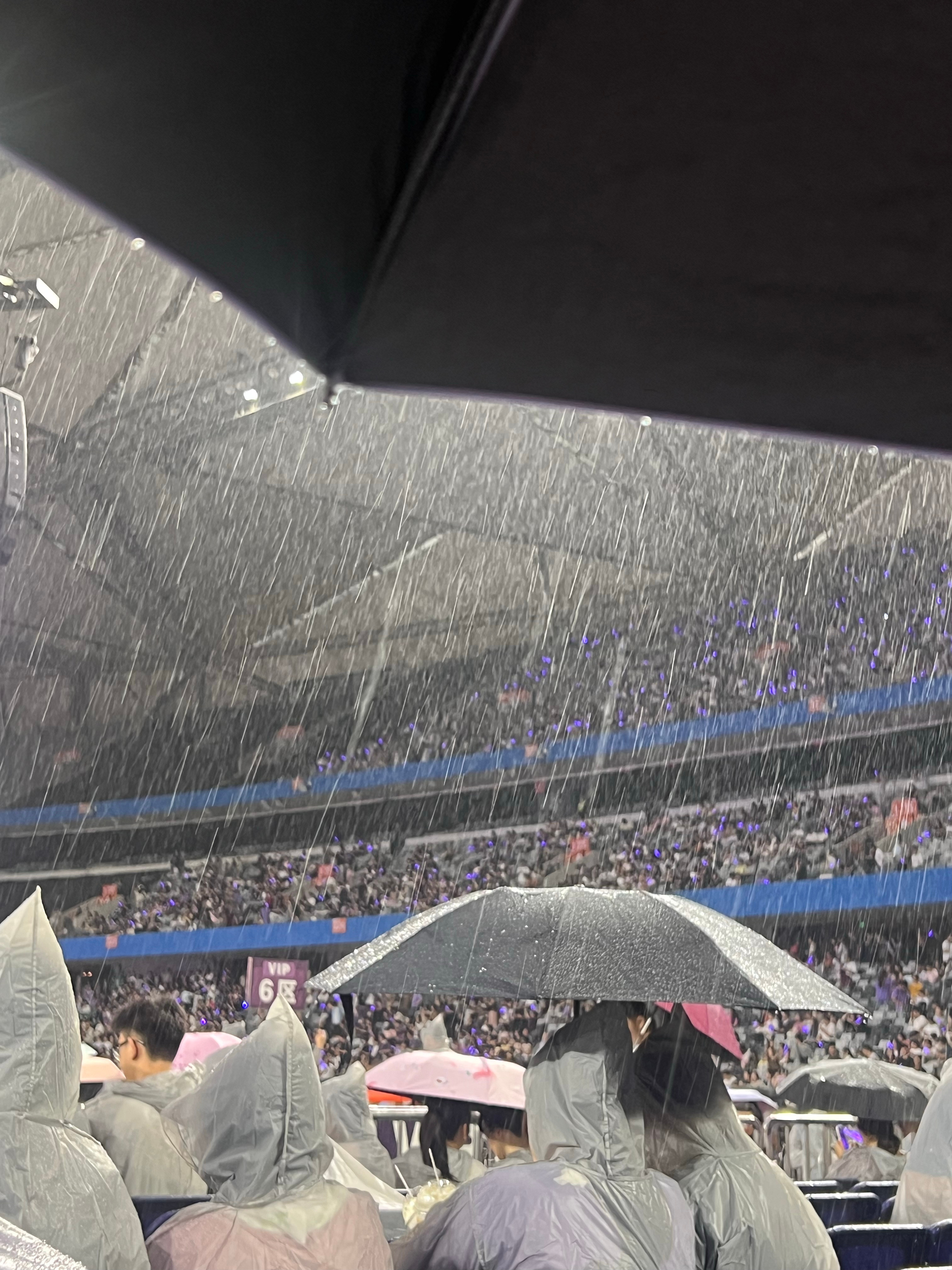 好崩溃好大雨。 ​​​