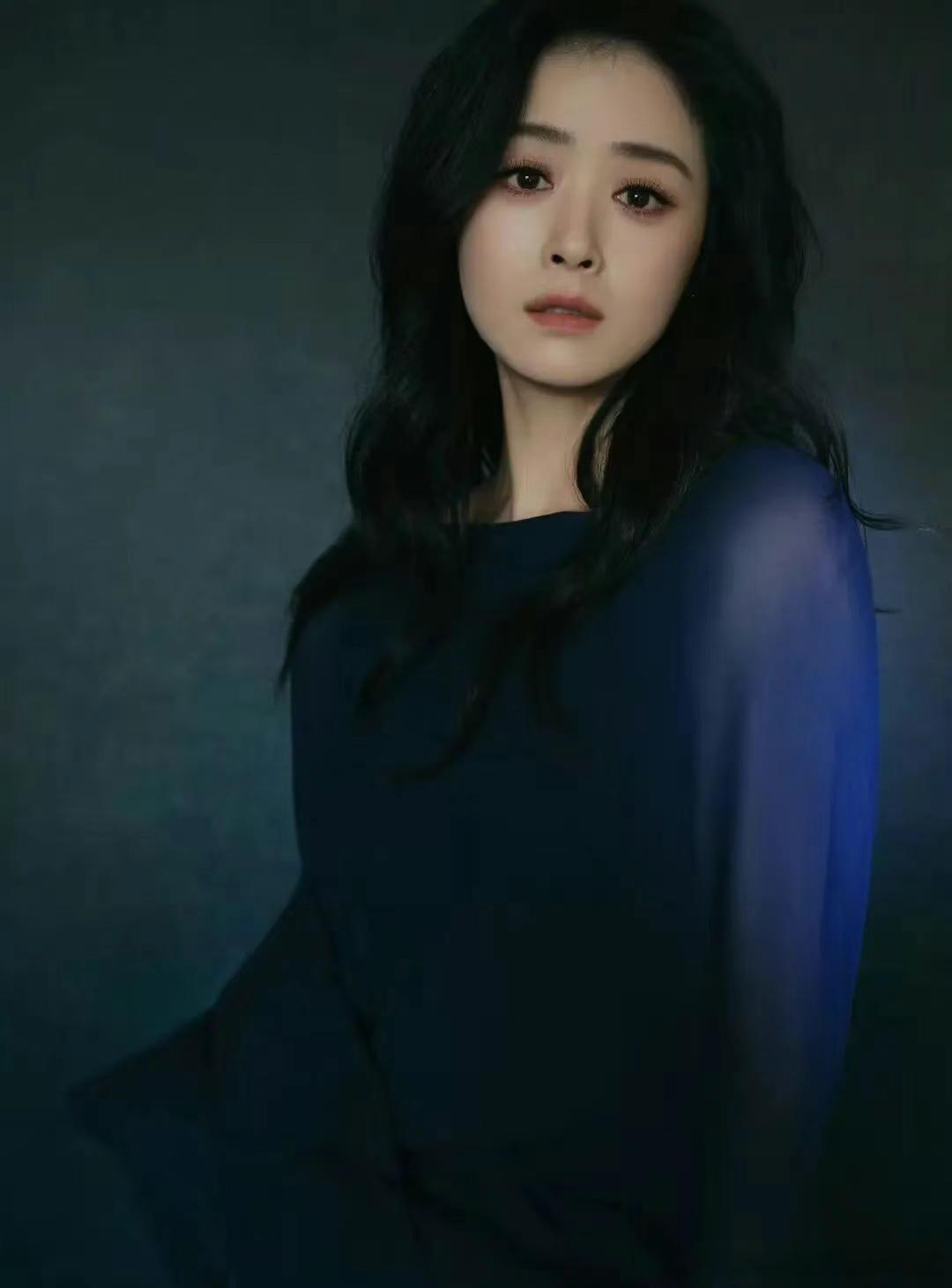 白玉兰女配大概率就是蒋欣了，今年蒋欣很明智地报了女配，没有报女主，虽然她在《小巷