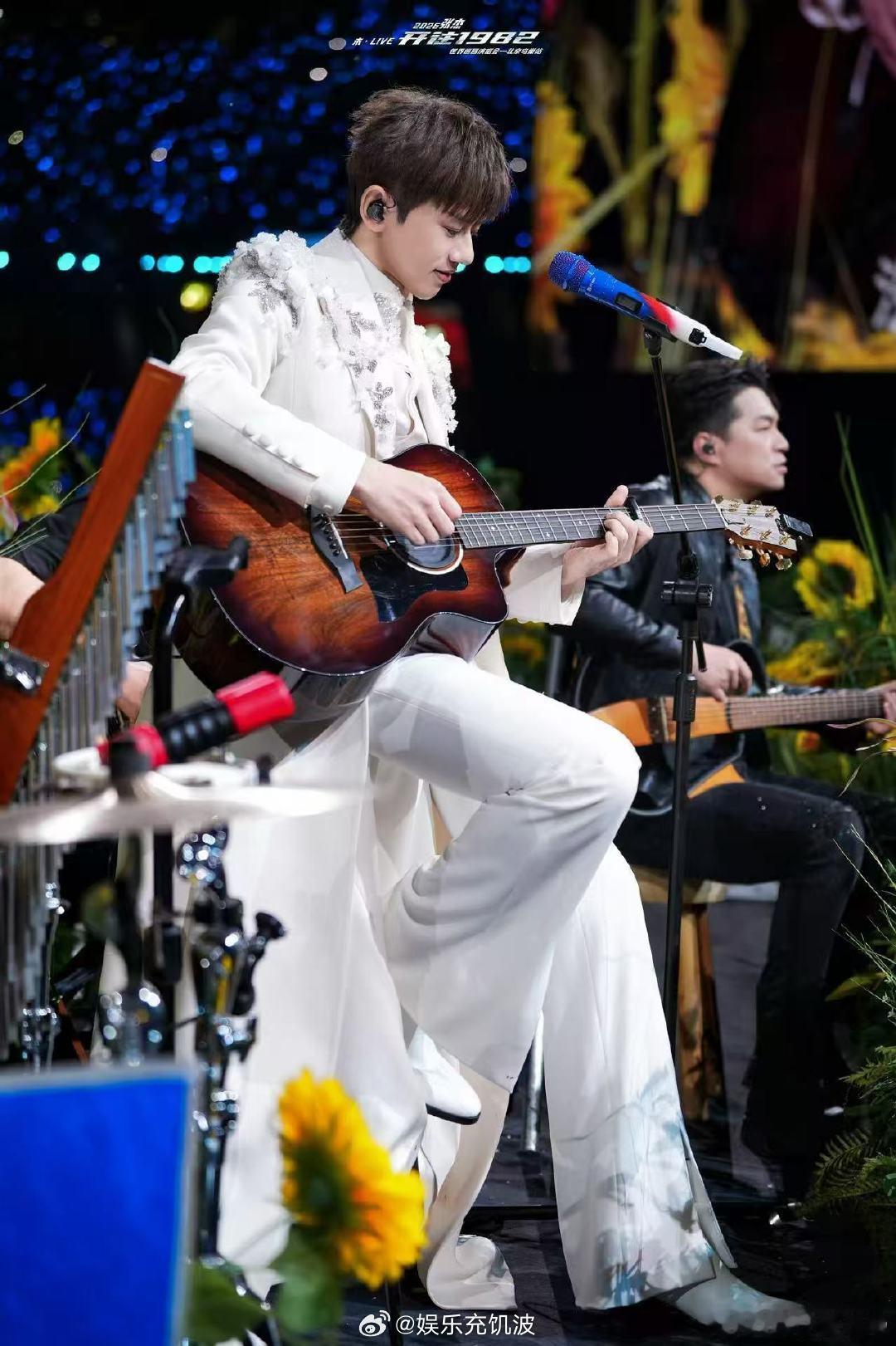 张杰演唱会新加坡场官宣张杰演唱会海外场官宣 张杰世界巡回演唱会新加坡站官宣！去更