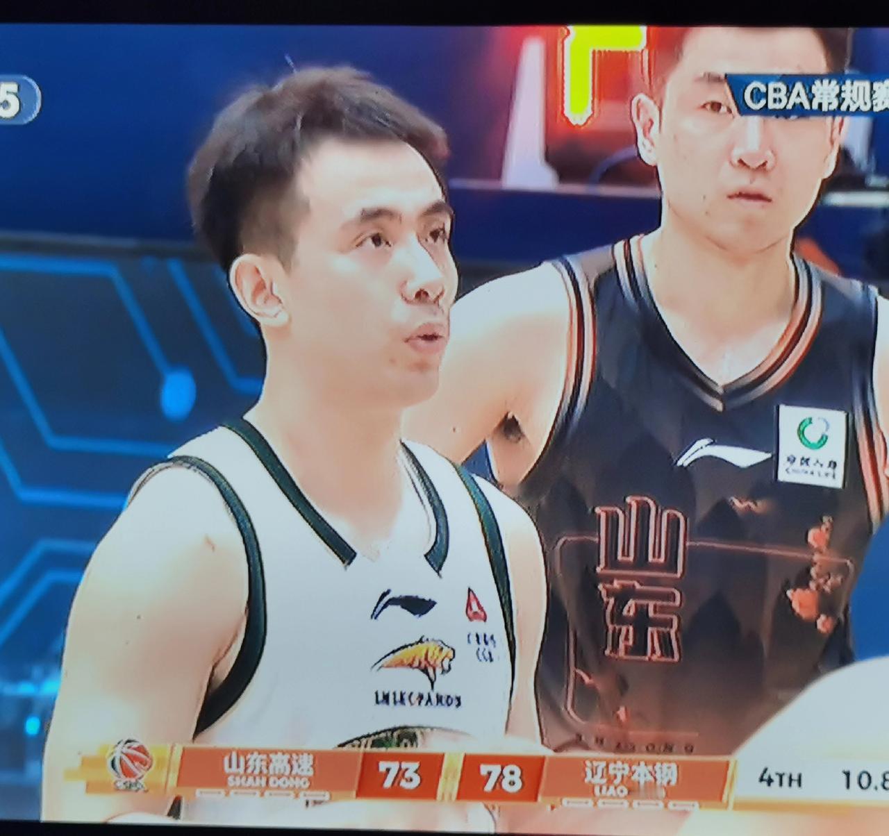 一场季后赛可能对手之间的较量，看谁更想赢、更能拼、更稳定。
辽宁队在两方面做的比