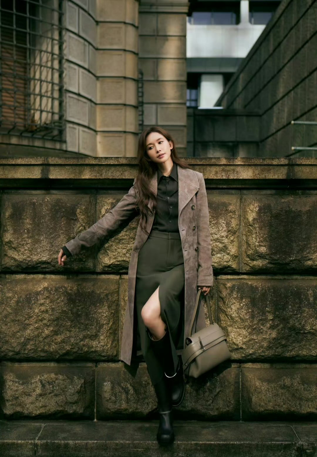 被林志玲的育儿观治愈了。她说带孩子没有优雅，但这就是真实的生活。同时，她不忘提醒