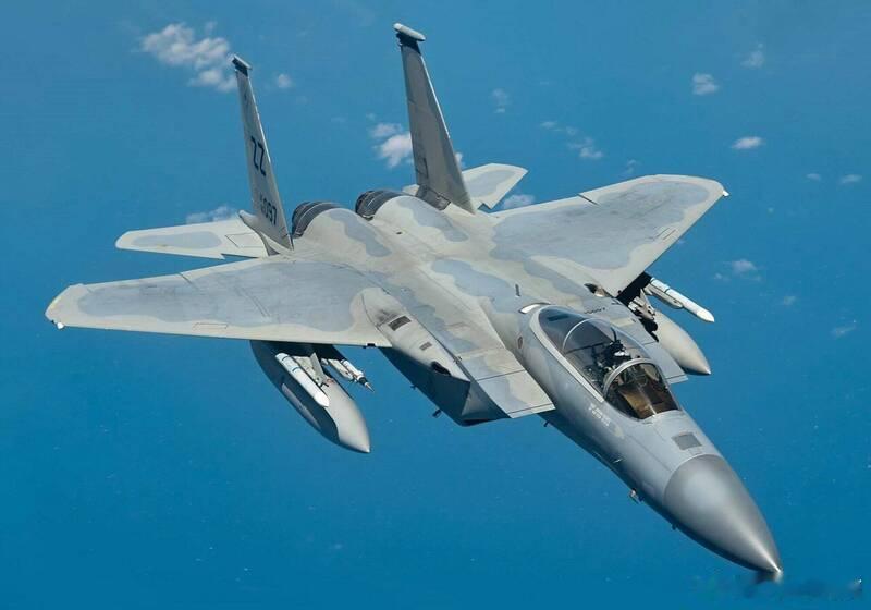 日本F-15战机突发故障紧急降落那霸机场 跑道一度关闭海外新鲜事 日本航空自卫队