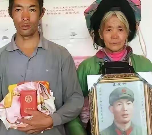 泪目！一位战士壮烈牺牲，妻子拒绝改嫁。28年后，妻子借了2000元作为路费，带着
