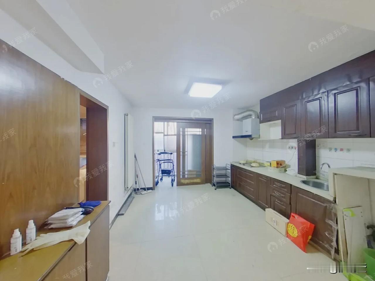 🏡海德堡花园 3居室急售（A区）
房本139平，3居室2卫，低一楼层，俯瞰中心