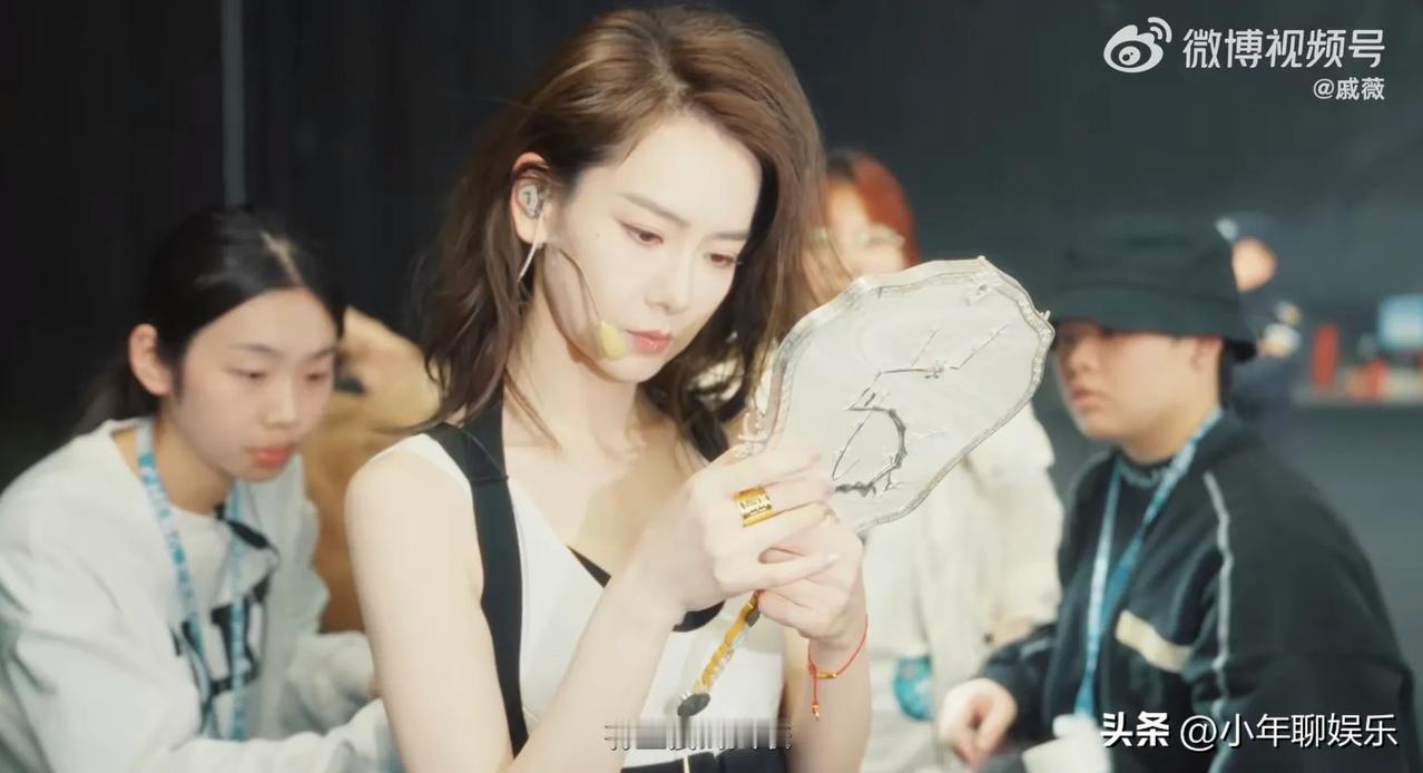 戚薇，真是没想到，竟然要这么拼！

4月19日，知名演员戚薇，在社交平台上，发了