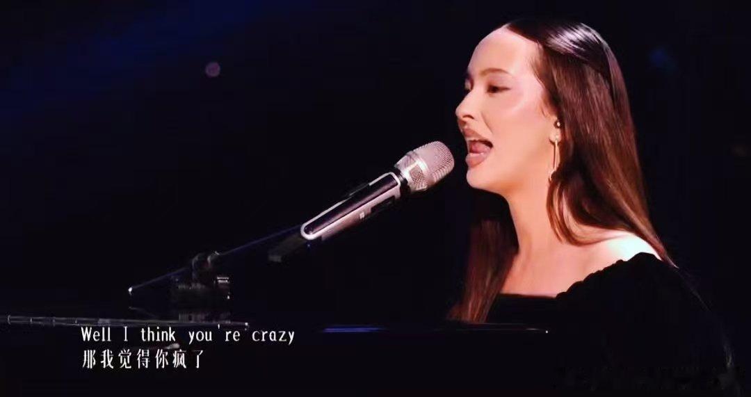 歌手直播Faouzia凡希亚做客歌手，开场带来林俊杰经典曲目，《不为谁而作的歌》