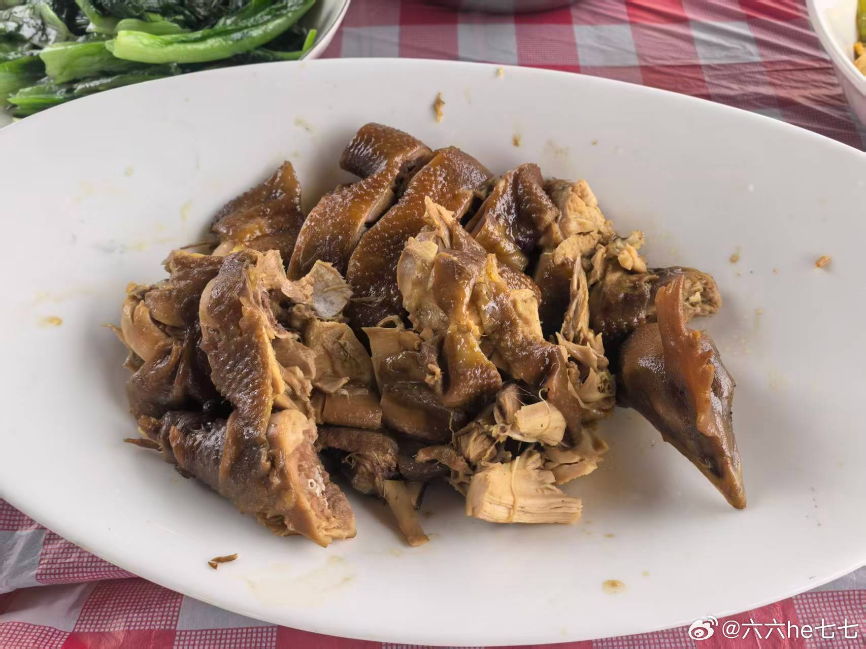 大吉大利 今天吃鸡女子捡12斤大鱼吃掉后请失主吃火锅 鱼没有吃 吃火锅🍲