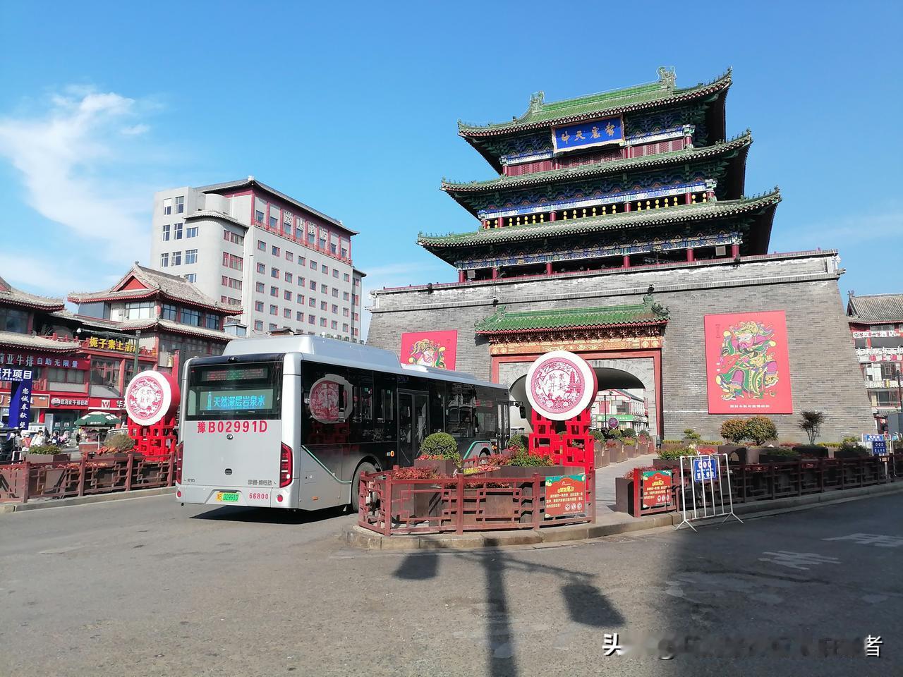 开封市第一夜市鼓楼广场