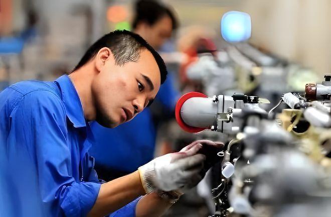 中国高级技工缺口2200万，为什么技校却无人问津？原因其实很简单。
 
浙江绍兴